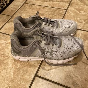 Men’s under armour HOVR infinite tennis shoes